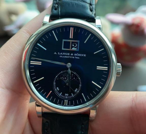 A. Lange & Sohne Boutique Exclusive Saxonia Moon Phase 18 ct. White Gold
384.029 New Stickers 2022 (Pre Order)
